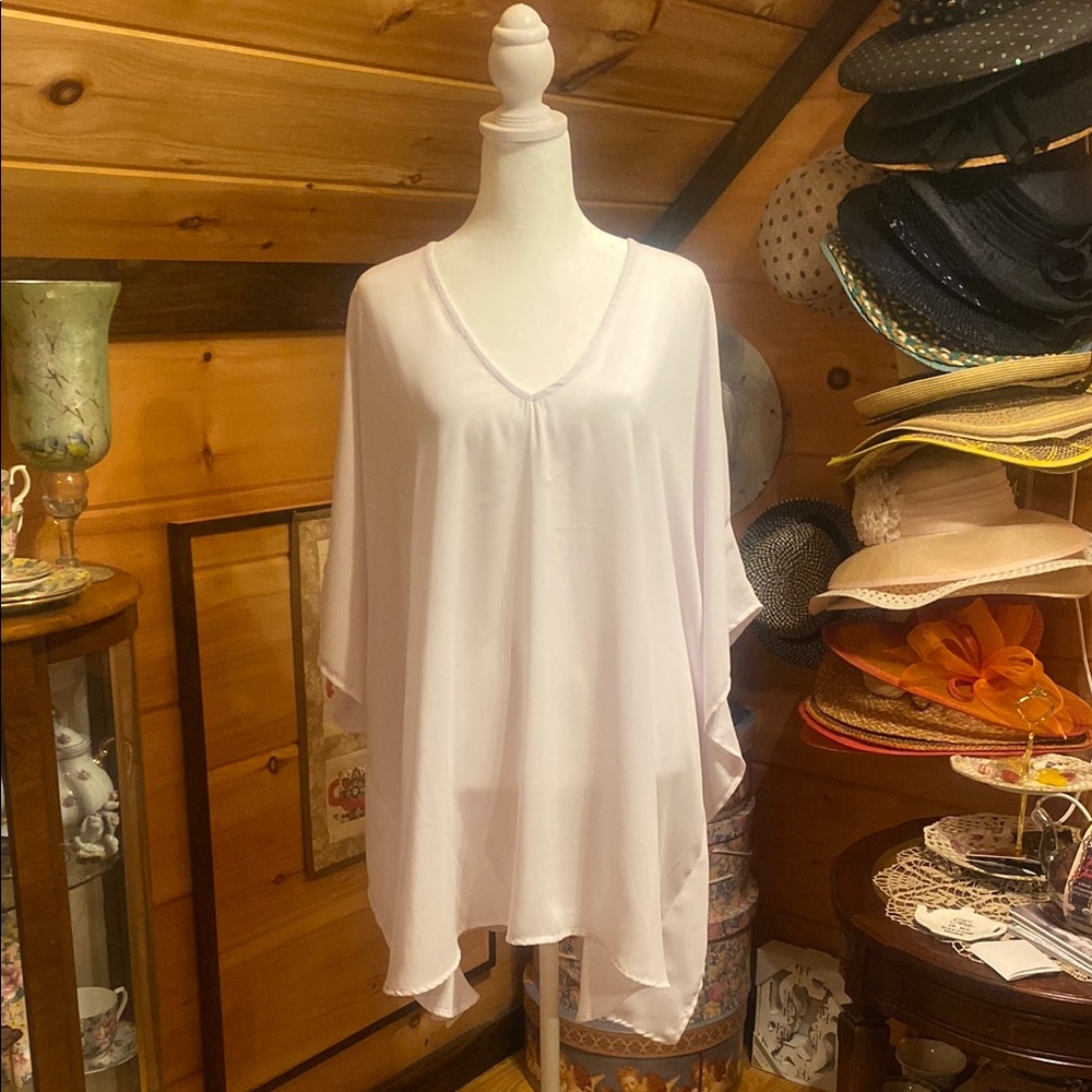NWOT Show Me Your MuMu White V-Neck Poncho